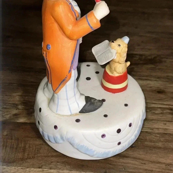 vintage porcelain clown playing violin music box with dog SEND IN THE CLOWNS - Picture 4 of 16
